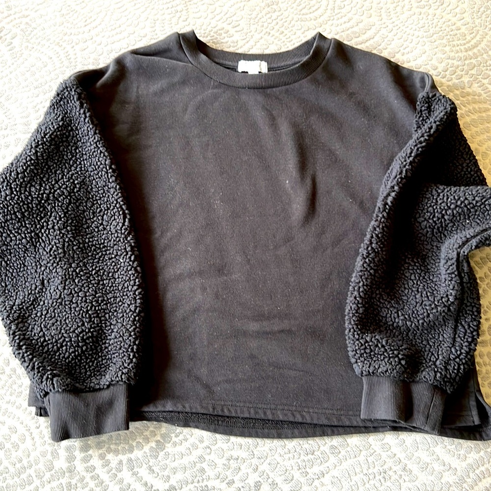 Mudpie black boutique sweatshirt with fuzzy fleece sleeves. Size medium